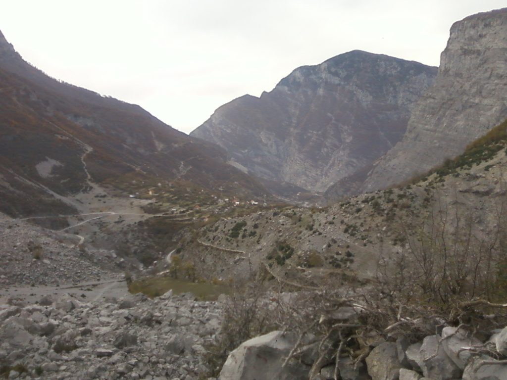 Selo Selce,na putu Tamara-Gusinje,snimak 2011.